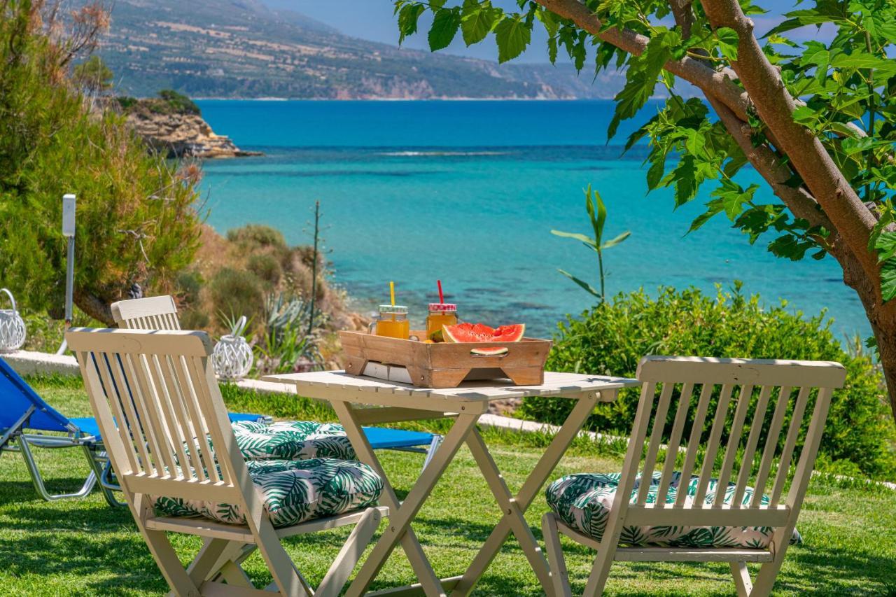 Aloe Studios, Waterfront Karavados