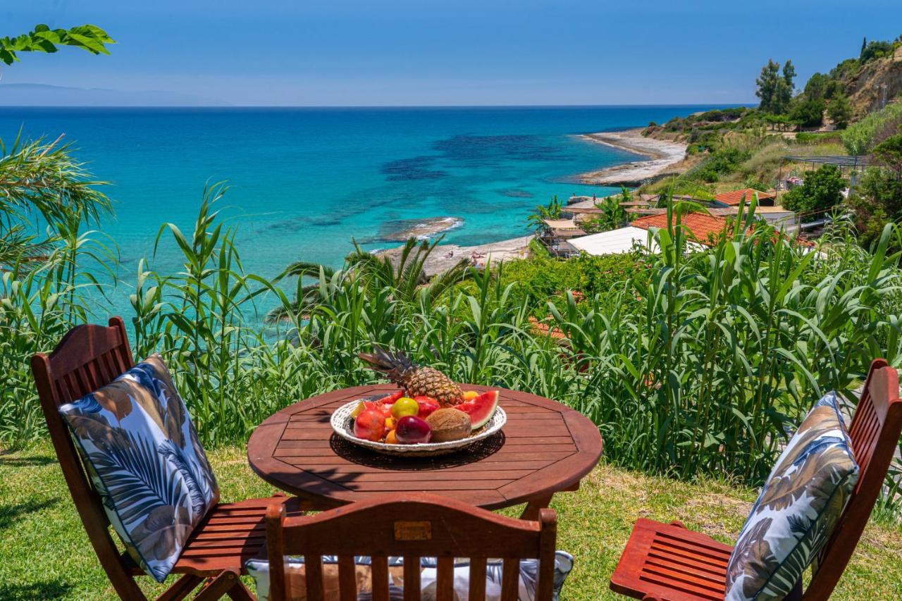 Aloe Studios, Waterfront Καραβάδος