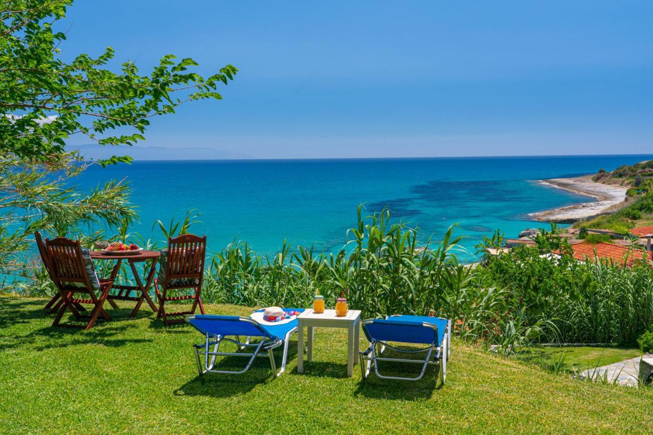 Aloe Studios, Waterfront Καραβάδος